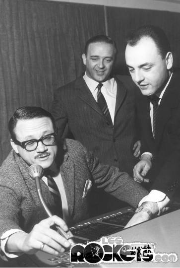 Gualtiero Berlinghini (sulla destra) nello Studio Philips di Milano nel 1971 con il jazzista Toots Thielemans (a sinistra) e Tullio Gallo, direttore artistico Philips Melodicon - © LesROCKETS.com