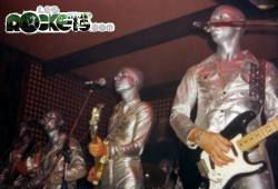 LES ROCKETS live in Francia nel 1976, a destra Bernard Torelli - © LesROCKETS.com