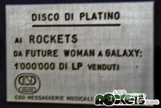 La targhetta del disco di platino - © LesROCKETS.com