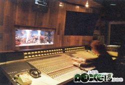 Gianfranco Longo allo studio Idea della CGD durante i mixaggi di Galaxy; alla sua destra il Publison DHM 89 B2 - © LesROCKETS.com
