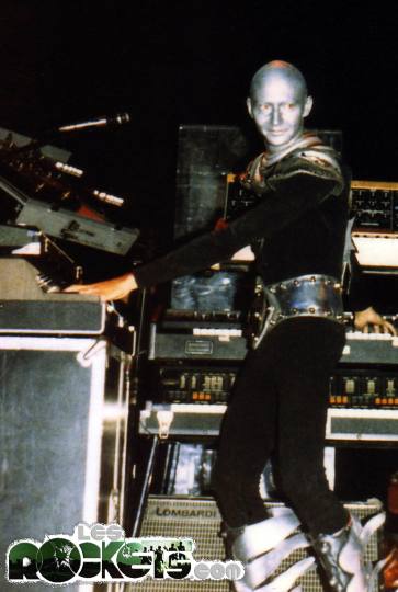 1979, in alto a sinistra il banco Electronic Sounds con gli effetti (flanger, equalizzatore, ecc.) utilizzato da Fabrice Quagliotti - Photo by Ledi E. - © LesROCKETS.com