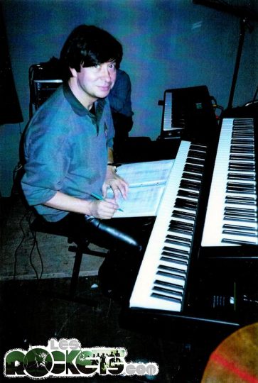 Louis-Franï¿½ï¿½ois Bertin-Hugault tra le tastiere negli anni ottanta - © LesROCKETS.com
