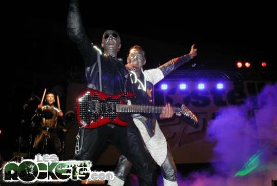 ROCKETS, Piazza Grande a Modena, 25 luglio 2006 - © LesROCKETS.com