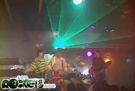 Il gruppo Starshooter si esibisce a Blue-jean 78 con il laser dei ROCKETS - © LesROCKETS.com
