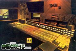 La sala regia dello studio Idea Double, uno degli studi di registrazioni Idea Recording progettato e realizzato da Gualtiero Berlinghini con East Lake - © LesROCKETS.com