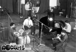 Gualtiero Berlinghini (al centro) nello Studio Philips di Milano nel 1968 con il Quartetto Jazz, Giorgio Azzolini (basso), Franco D'Andrea (piano), Franco Ambrosetti (tromba) e Franco Mondini (Batteria) - © LesROCKETS.com