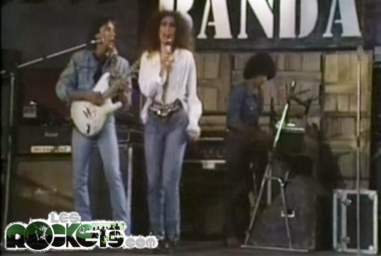 Festivalbar '79 - Esibizione della Banda Bert��, alle tastiere Paolo, il backliner di Alain Groetzinger - © LesROCKETS.com