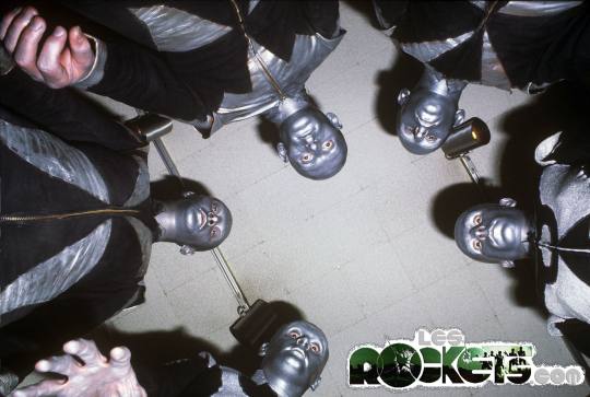 Suggestiva inquadratura del 1978 che esalta il differente utilizzo della crema sulle varie parti del corpo - © LesROCKETS.com