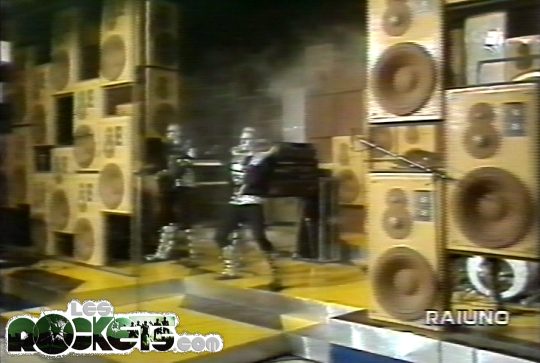 I ROCKETS disposti sul palco di Discoring ad inizio esibizione - © LesROCKETS.com